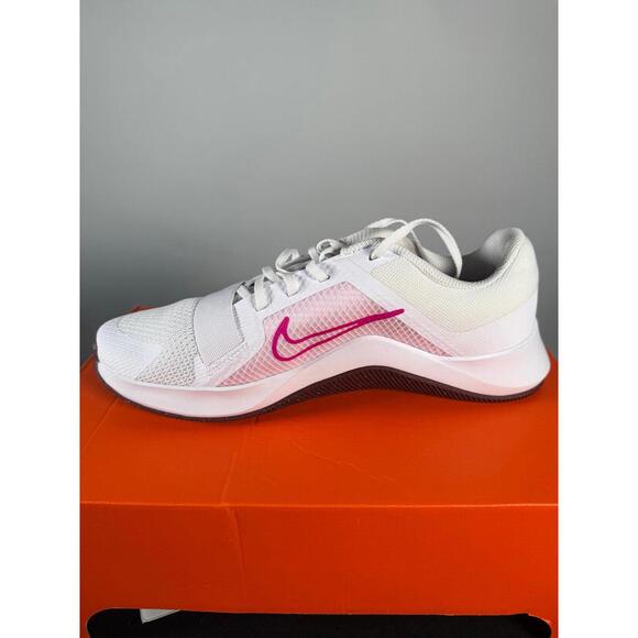 Size 9.5 Nike MC Trainer 2 Women’s Sneaker BRAND NEW - Picture 2 of 5